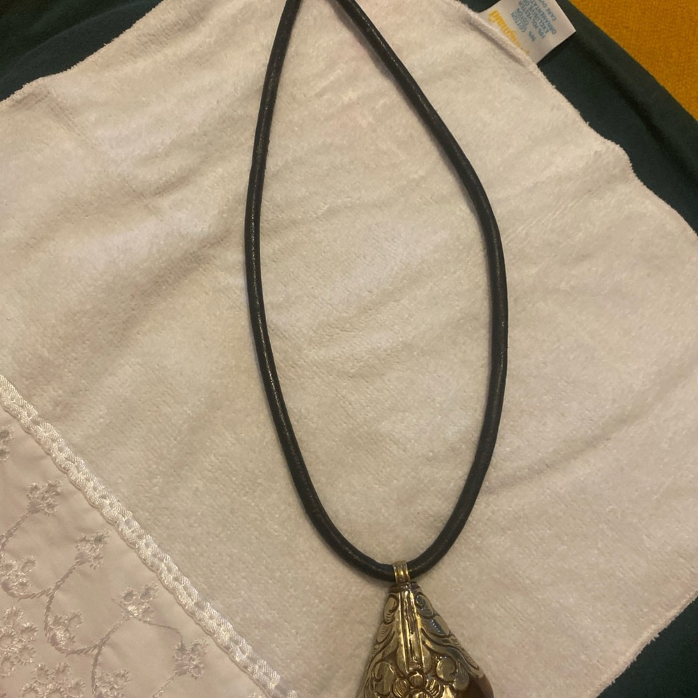 Costume Brown Stone Pendant on Leather  Necklace